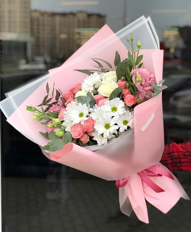 Букет цветов из: Розы, Лизиантусы и Хризантемы в Качканаре